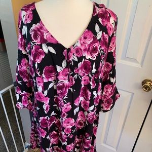 Torrid Size 3 (3x) Fuchsia and Black Floral Blouse